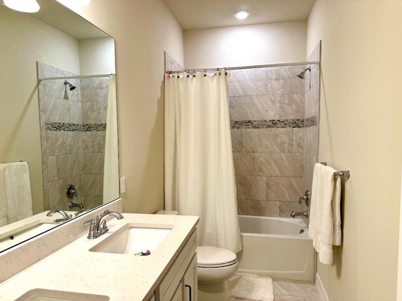 8668 Escue St - Bathroom 2 8668 Escue St - Bathroom 2