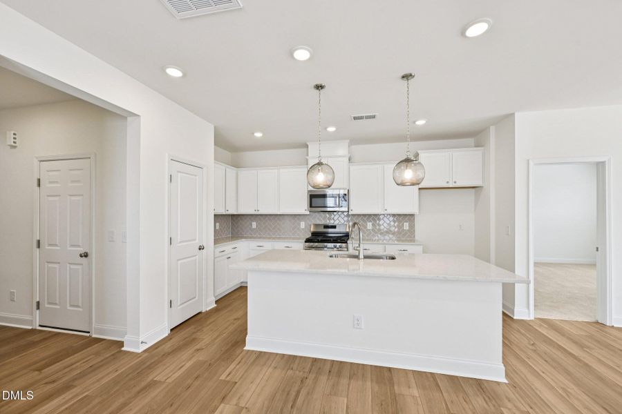 18-web-or-mls-Favored Ave-S2002-018 18-web-or-mls-Favored Ave-S2002-018