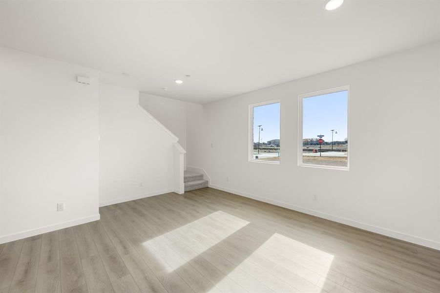 8_7617 Dakota- Dining-2