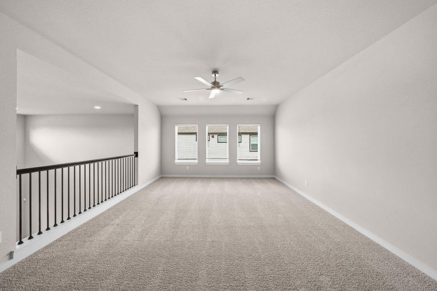 Spacious, unfurnished interior of a new home in Sunterra Lakes, Fulshear (Image 27).