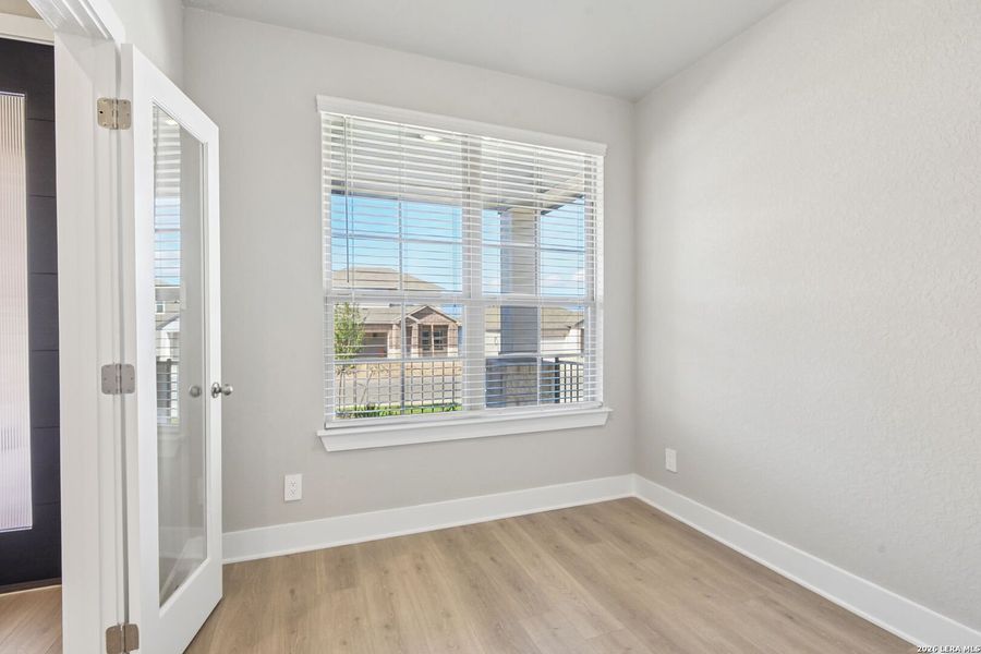 Spacious, unfurnished interior of a new home in Royal Crest, San Antonio (Image 46).