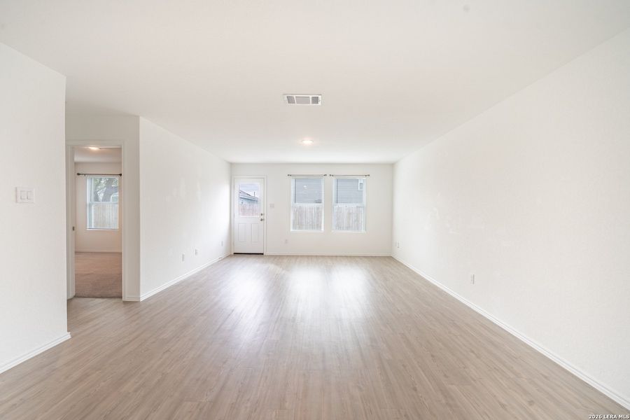 Spacious, unfurnished interior of a new home in Waterwheel, San Antonio (Image 11).