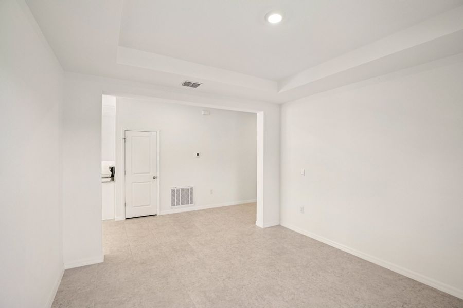 Spacious, unfurnished interior of a new home in Marion Oaks, Ocala (Image 36).