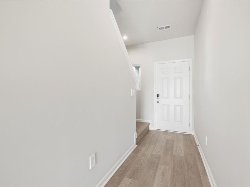Spacious, unfurnished interior of a new home in Pleasant Brook, Piedmont (Image 8).