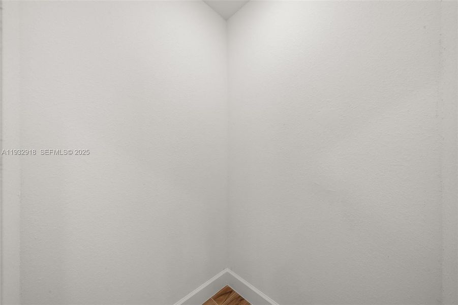 Spacious, unfurnished interior of a new home in , Sebring (Image 38).