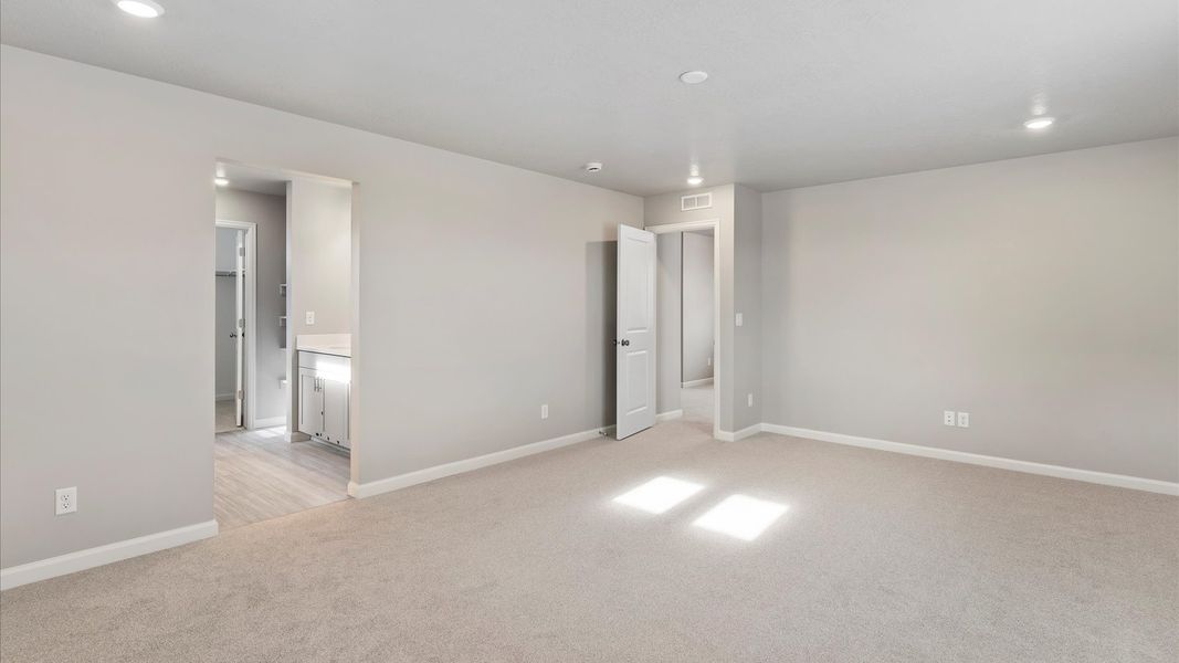 Spacious, unfurnished interior of a new home in Reunion, Commerce City (Image 23).