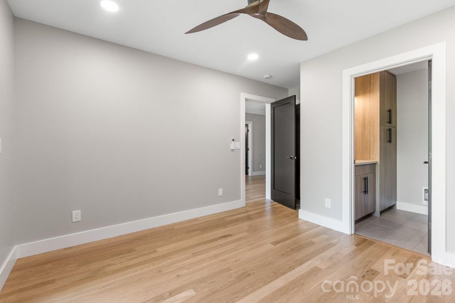 Spacious, unfurnished interior of a new home in , Waynesville (Image 35).