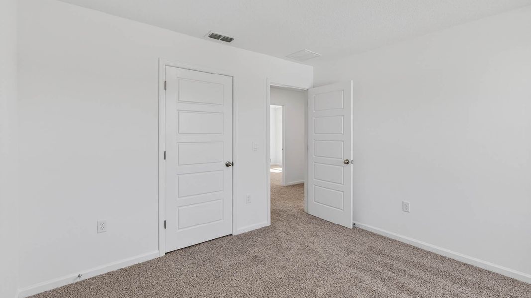 Representative unfurnished interior of a home built from the Robie by D.R. Horton in Copes Landing, Jacksonville (Image 30).