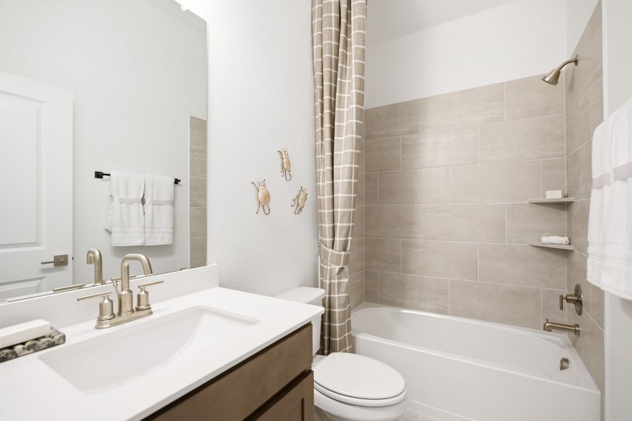 Representative furnished interior of a home built from the Primrose by Beazer Homes in Saratoga, Aubrey (Image 11).