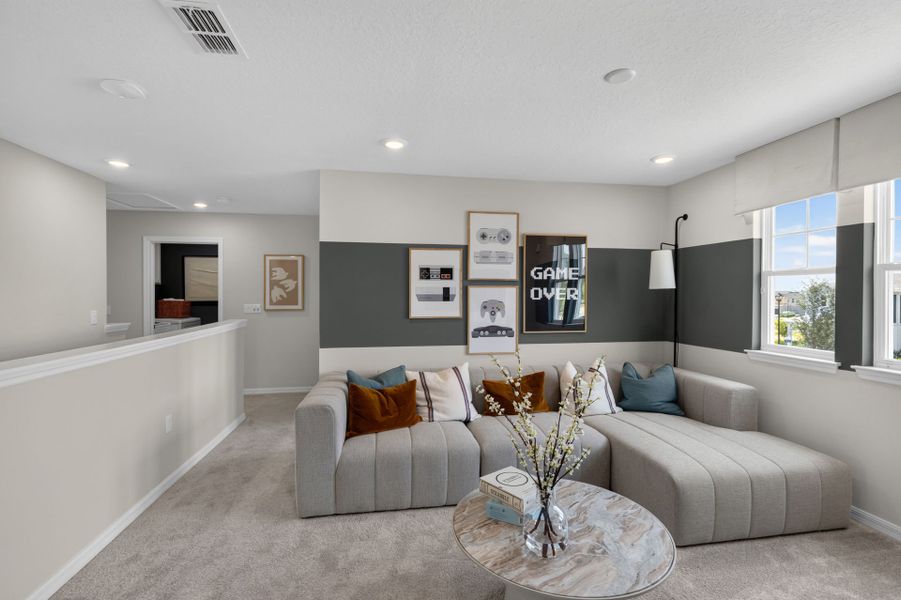 Representative furnished interior of a home built from the Imperial by Pulte Homes in Lakehaven Estates, Clermont (Image 16).