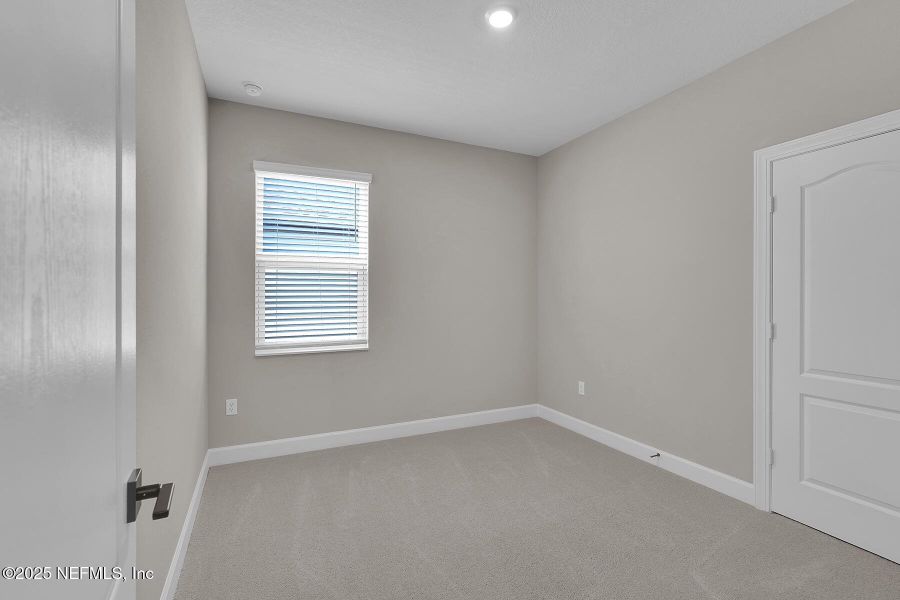 Spacious, unfurnished interior of a new home in Jennings Farm, Middleburg (Image 12).