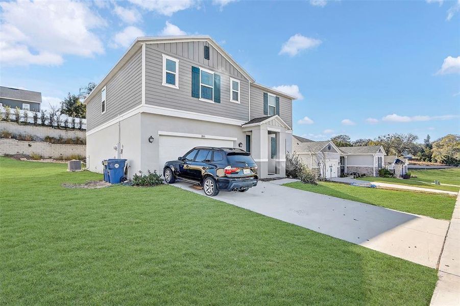 Exterior details and patio area of a home in The Reserve at Lake Ridge, Minneola (Image 3).