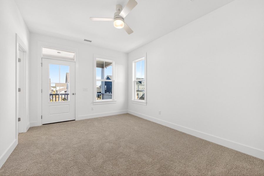 Spacious, unfurnished interior of a new home in , Summerville (Image 24).