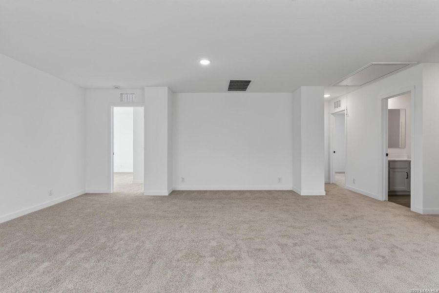 Spacious, unfurnished interior of a new home in Saddlebrook Ranch, Schertz (Image 26).