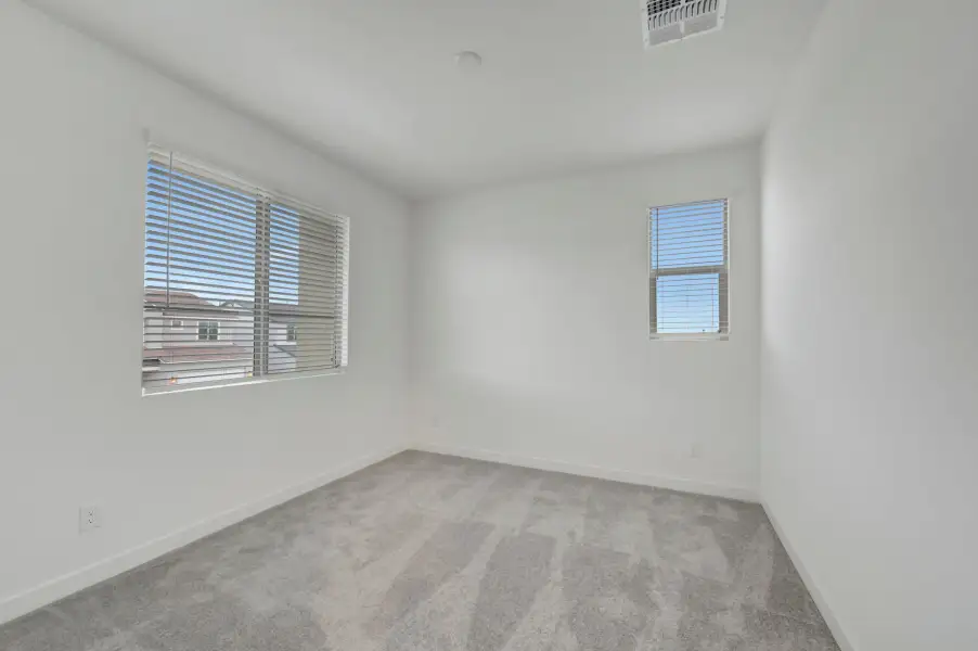 Spacious, unfurnished interior of a new home in Soleo, San Tan Valley (Image 30).