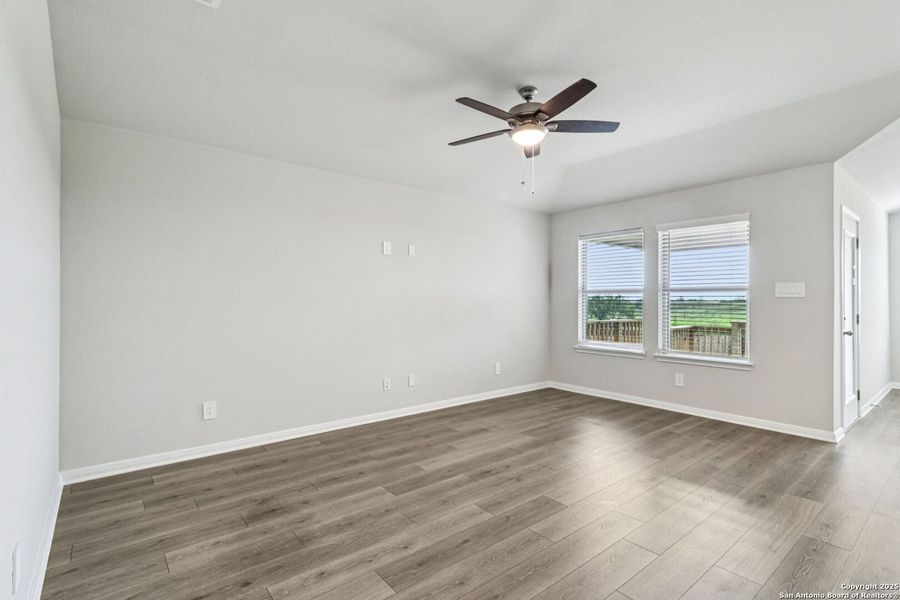 Spacious, unfurnished interior of a new home in Arcadia Ridge - Premier Series, San Antonio (Image 13).