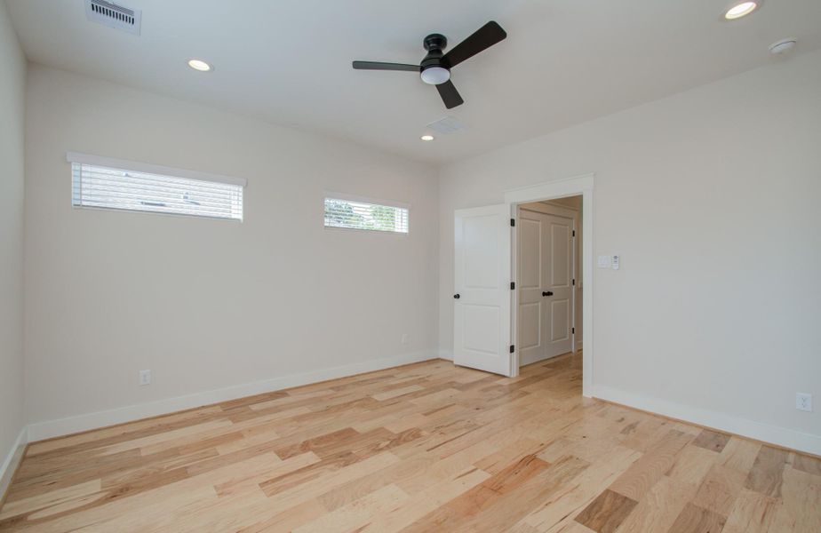 Spacious, unfurnished interior of a new home in , Houston (Image 12).