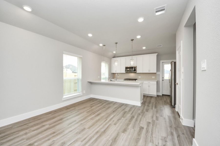 Spacious, unfurnished interior of a new home in Laurel Landing: Founders Collection, Alvin (Image 26).