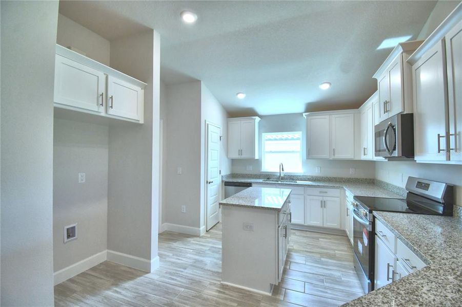 Furnished interior view inside a new home in , Auburndale (Image 14).