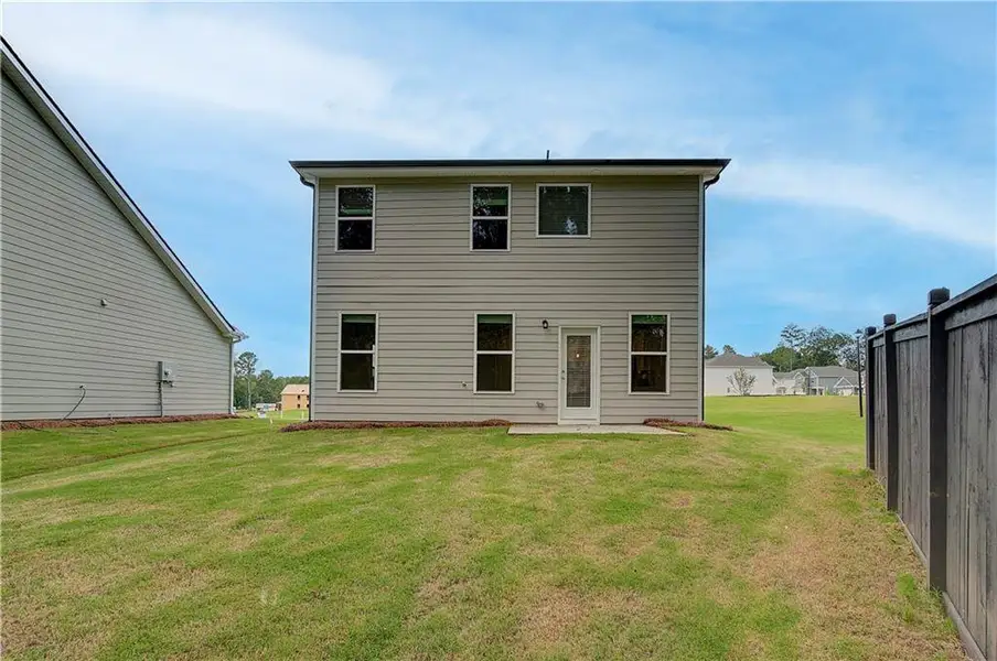 Exterior details and patio area of a home in Abbotts Crossing, Conyers (Image 3).