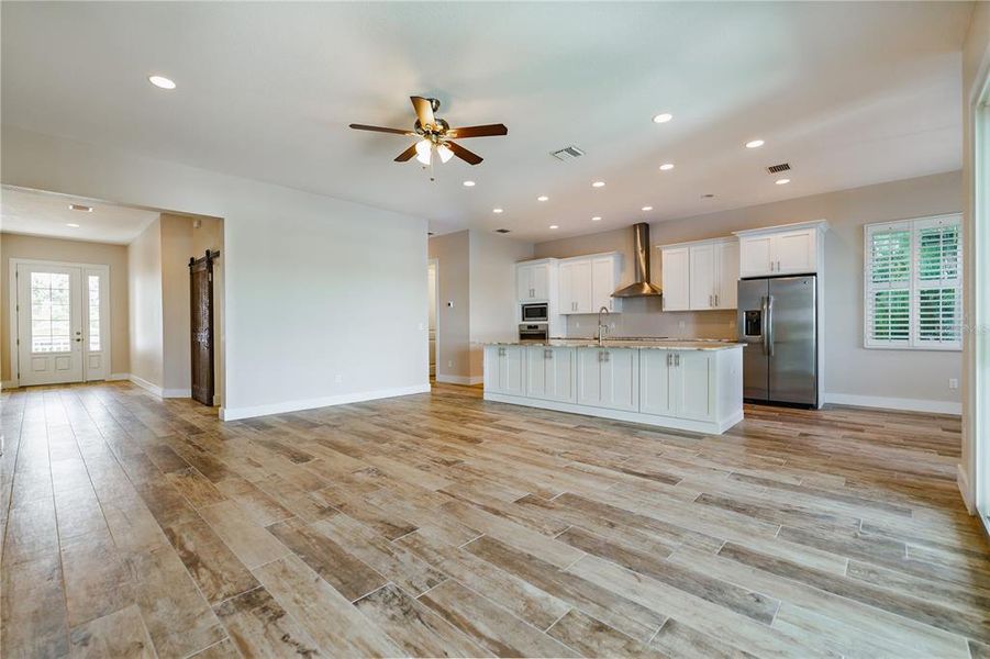 Spacious, unfurnished interior of a new home in , Crystal Beach (Image 44).