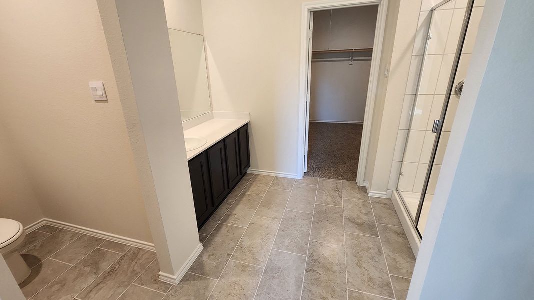 Spacious, unfurnished interior of a new home in Waverly Estates, Nevada (Image 6).