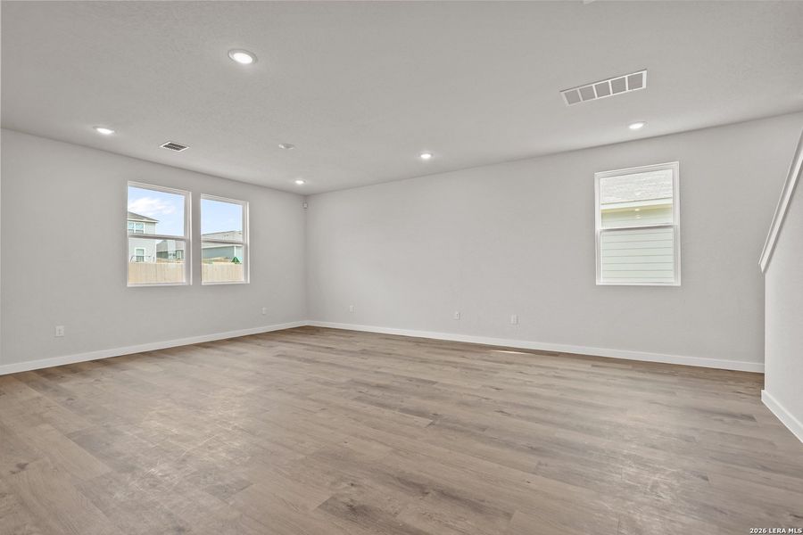 Spacious, unfurnished interior of a new home in Park Place, New Braunfels (Image 31).