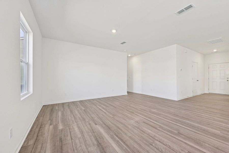Representative unfurnished interior of a home built from the Splendor by Starlight Homes in Silverton, Dacula (Image 18).