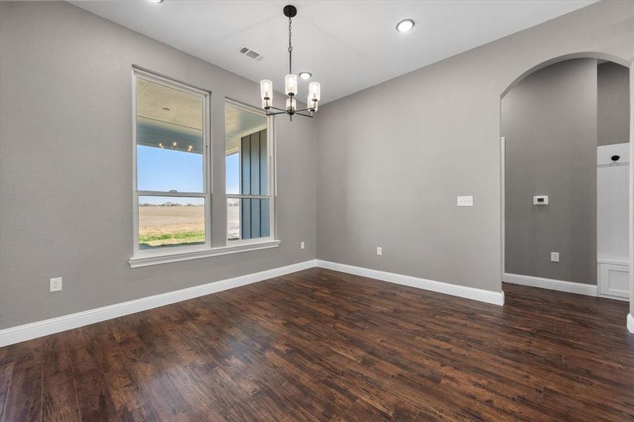 Spacious, unfurnished interior of a new home in , Grandview (Image 17).