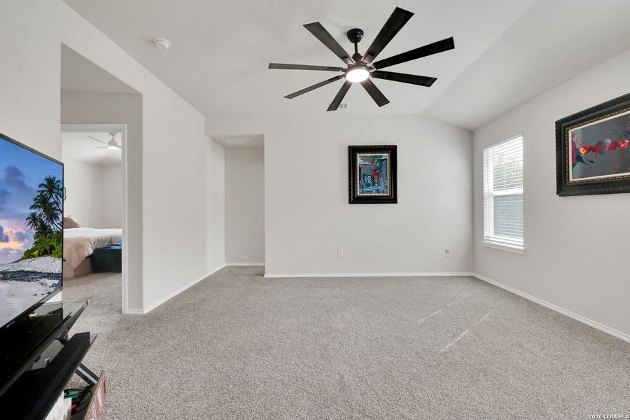 Spacious, unfurnished interior of a new home in Salado Creek, San Antonio (Image 25). Spacious, unfurnished interior of a new home in Salado Creek, San Antonio (Image 25).