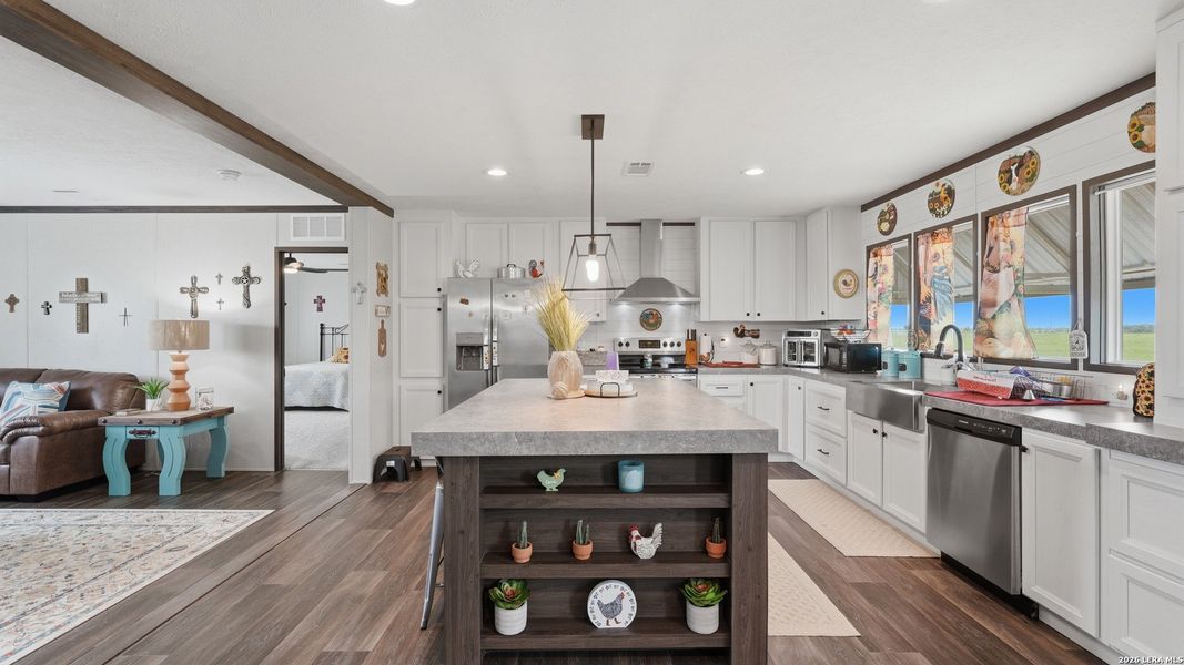 Furnished interior view inside a new home in , Seguin (Image 9).