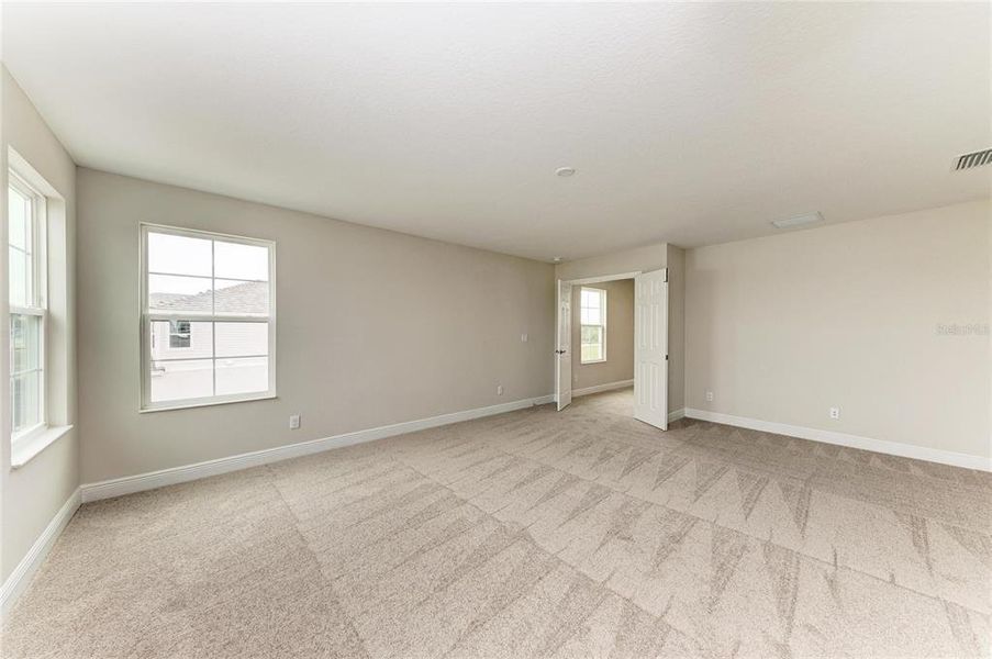 Spacious, unfurnished interior of a new home in Mirada, San Antonio (Image 21).