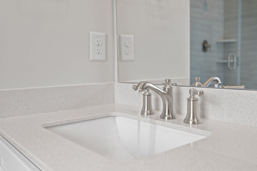 Representative interior finishes for a home built from the The Chandler by RobuckHomes in Baylee Ridge, Selma (Image 125).