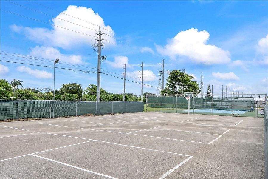 Community amenities in , Dania Beach (Image 46).