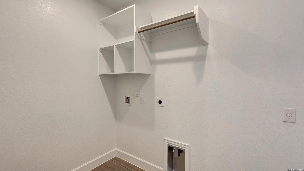 Spacious, unfurnished interior of a new home in Briggs Ranch, San Antonio (Image 28).
