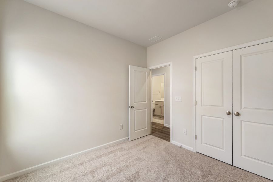 Spacious, unfurnished interior of a new home in Fairview Falls, Chesnee (Image 24).