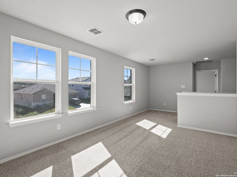 Spacious, unfurnished interior of a new home in Comanche Ridge, San Antonio (Image 25).