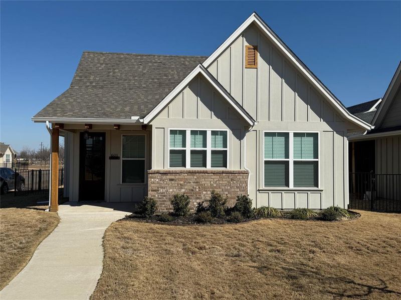 Front exterior of a new home in , Granbury, TX, highlighting curb appeal (Image 1). Front exterior of a new home in , Granbury, TX, highlighting curb appeal (Image 1).