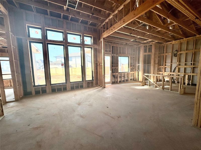 OPEN - BRIGHT - PLENTY OF NATURAL LIGHT