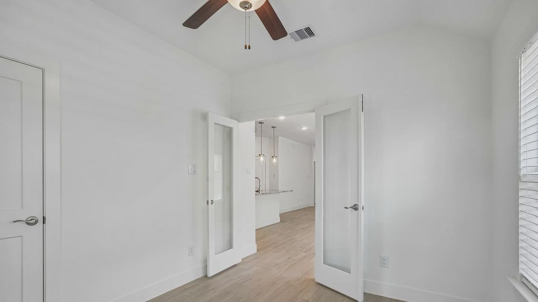 Spacious, unfurnished interior of a new home in Meridiana Townhomes, Iowa Colony (Image 21).