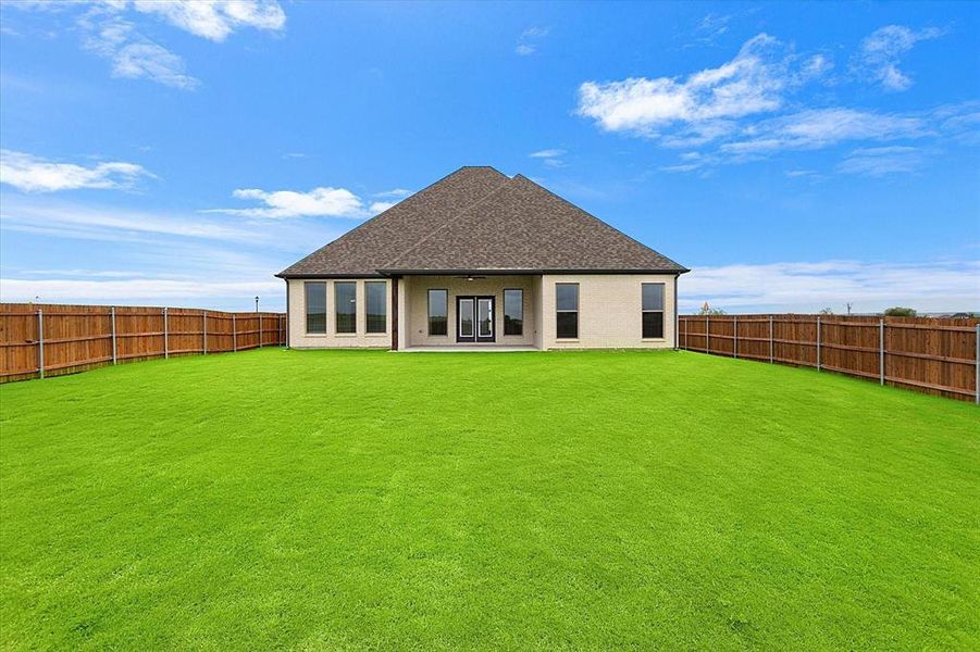 Exterior details and patio area of a home in , Venus (Image 3).