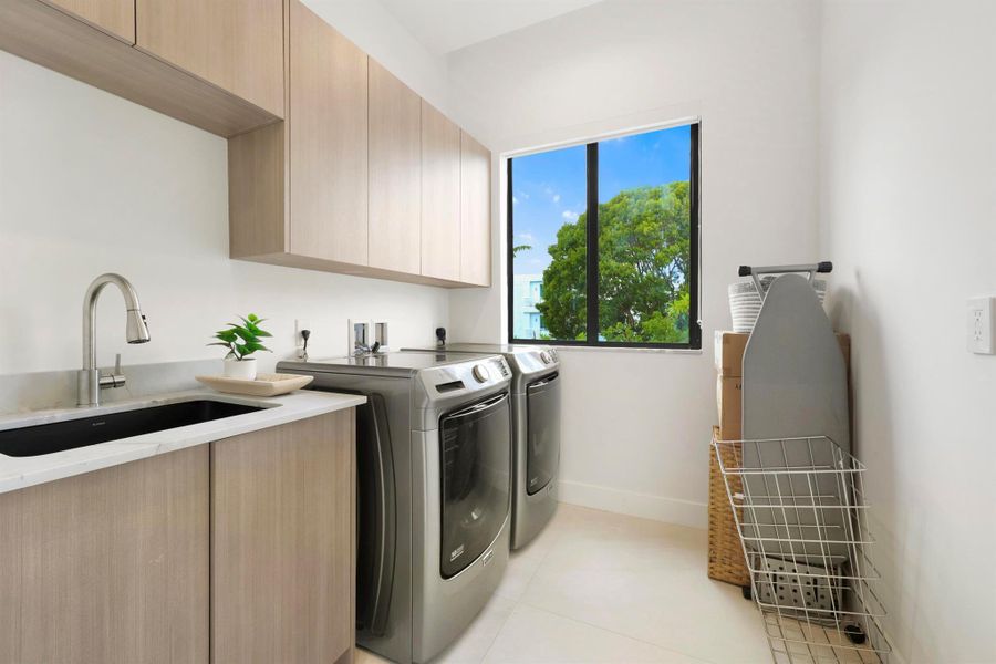 Furnished interior view inside a new home in , Fort Lauderdale (Image 53).