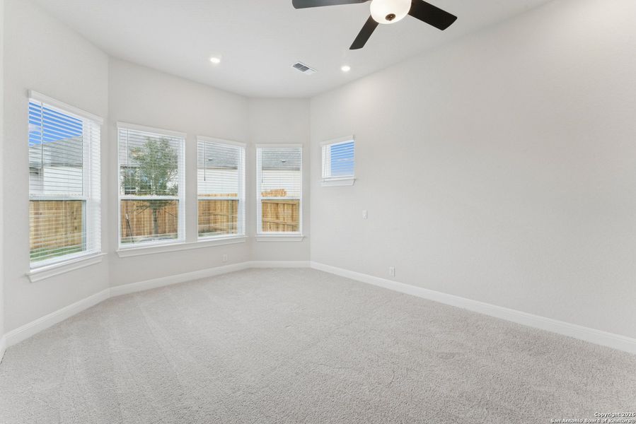 Spacious, unfurnished interior of a new home in Davis Ranch 50', San Antonio (Image 14).