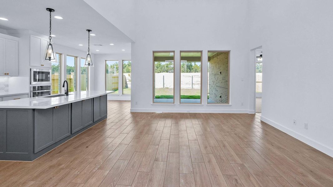 Spacious, unfurnished interior of a new home in Artavia 50', Conroe (Image 11).