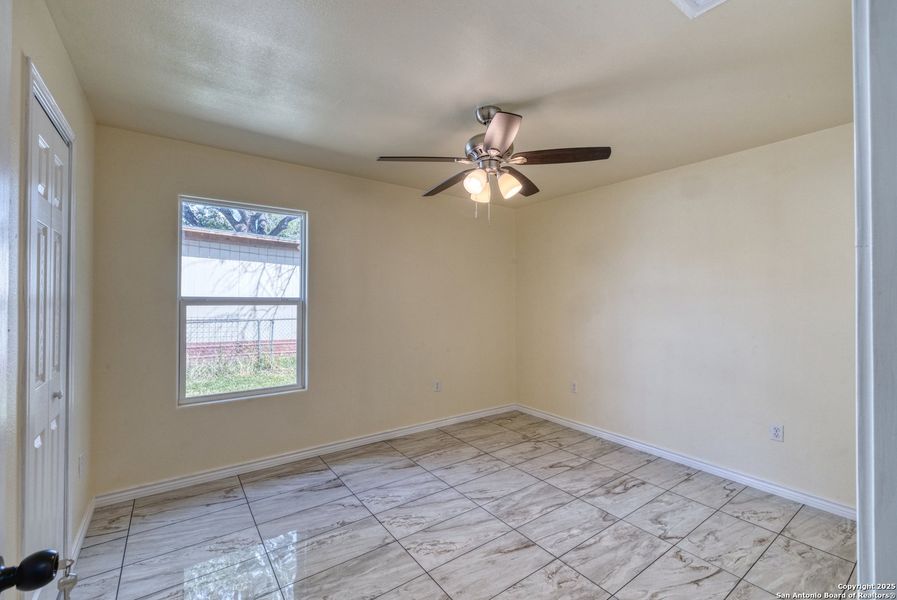 Spacious, unfurnished interior of a new home in , Uvalde (Image 9).