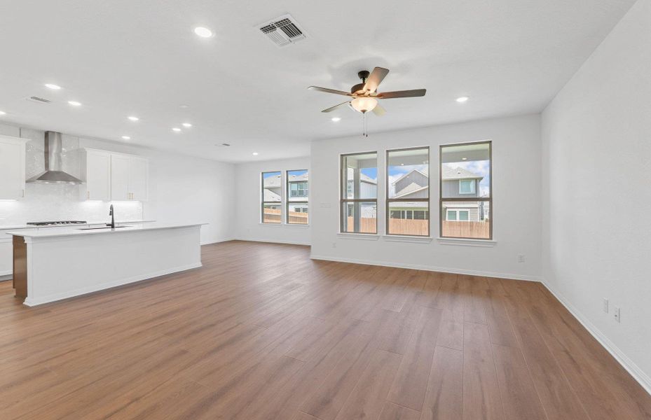 Spacious, unfurnished interior of a new home in Saddleback at Santa Rita Ranch, Liberty Hill (Image 15).