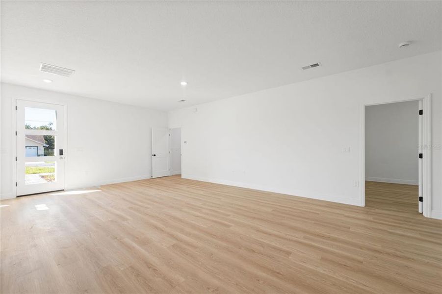 Spacious, unfurnished interior of a new home in , Ocala (Image 17).