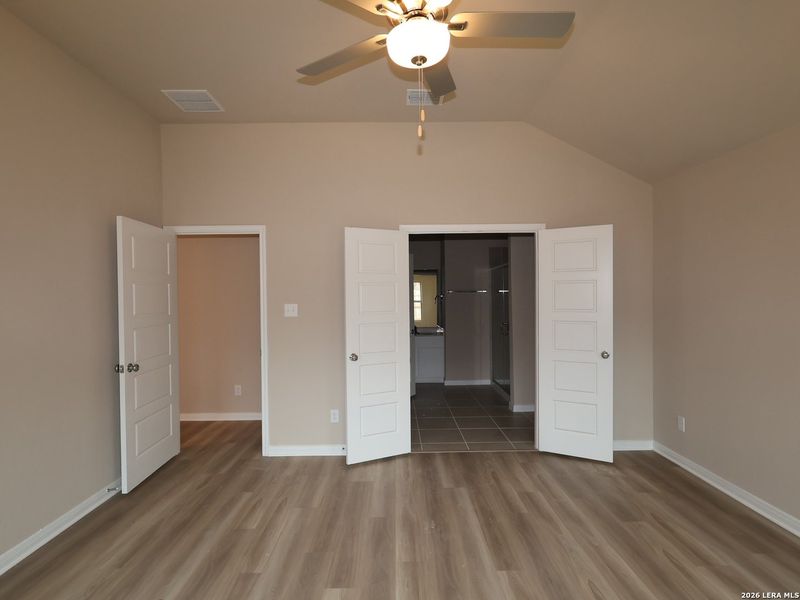 Spacious, unfurnished interior of a new home in Greenspoint Heights, Seguin (Image 25).