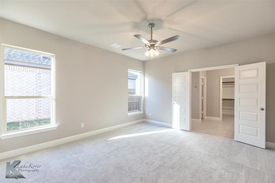 Spacious, unfurnished interior of a new home in , Abilene (Image 32).