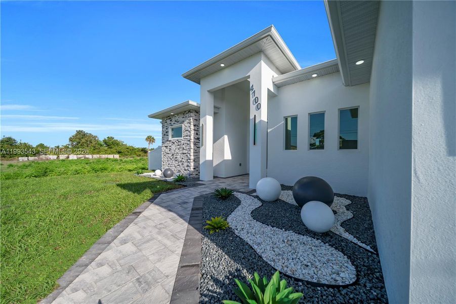 Exterior details and patio area of a home in , Lehigh Acres (Image 28).